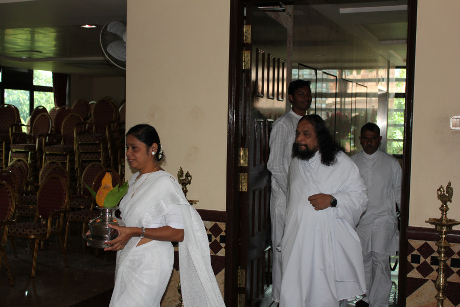 9 Guru Mahan Arrival to Programme Hall